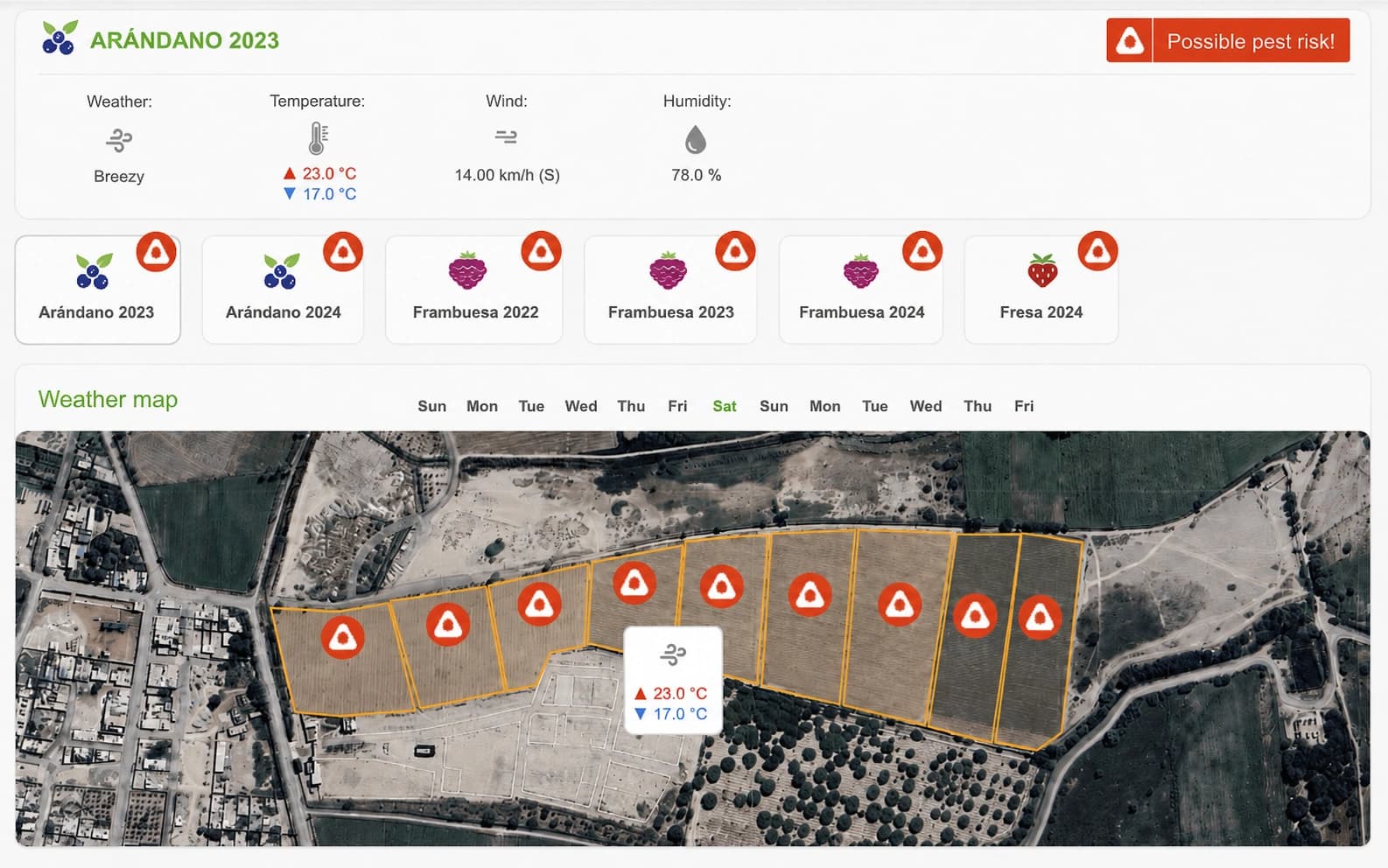 AGRIVI 360 FMS campo meteo e pest rischio mappa che mostra più blocchi agricoli contratti con avvisi di rischio